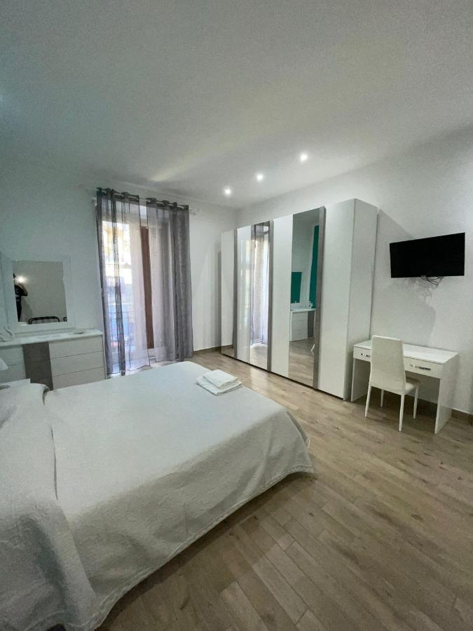 Dormire A Napoli Centro Holiday House Casa Vacanza Kültér fotó