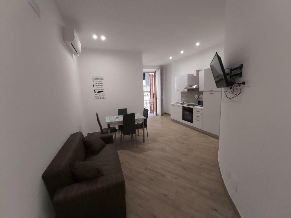 Dormire A Napoli Centro Holiday House Casa Vacanza Kültér fotó