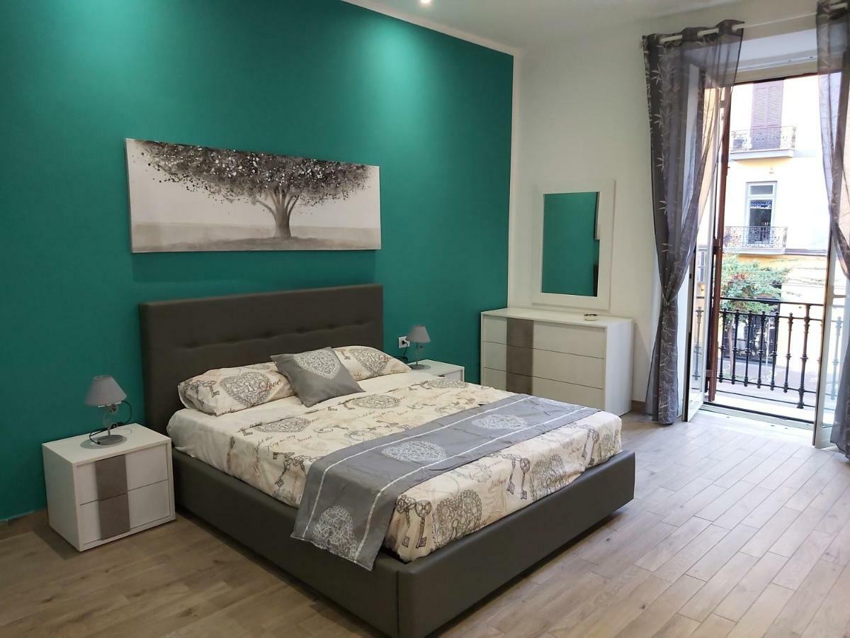 Dormire A Napoli Centro Holiday House Casa Vacanza Kültér fotó